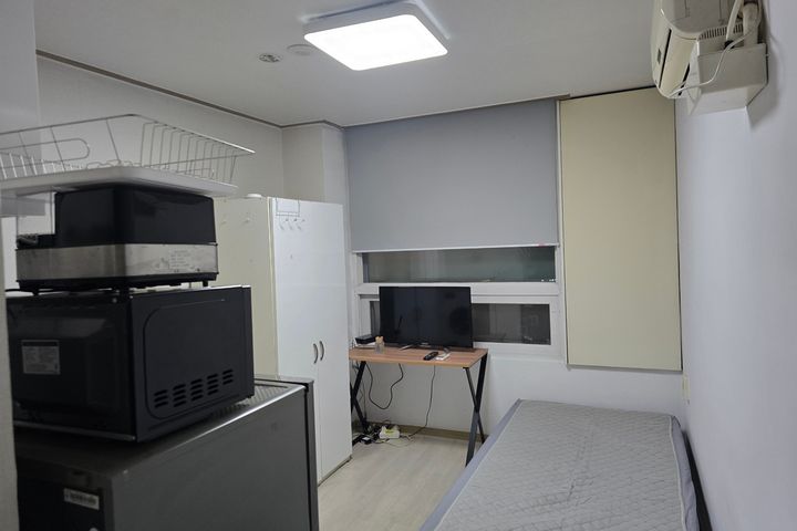 Room 502 5th image