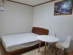 A Room Lingering with the Scent of Tangerines 9th image