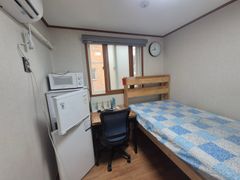 Spacious and clean near the back gate of Chon 15th image