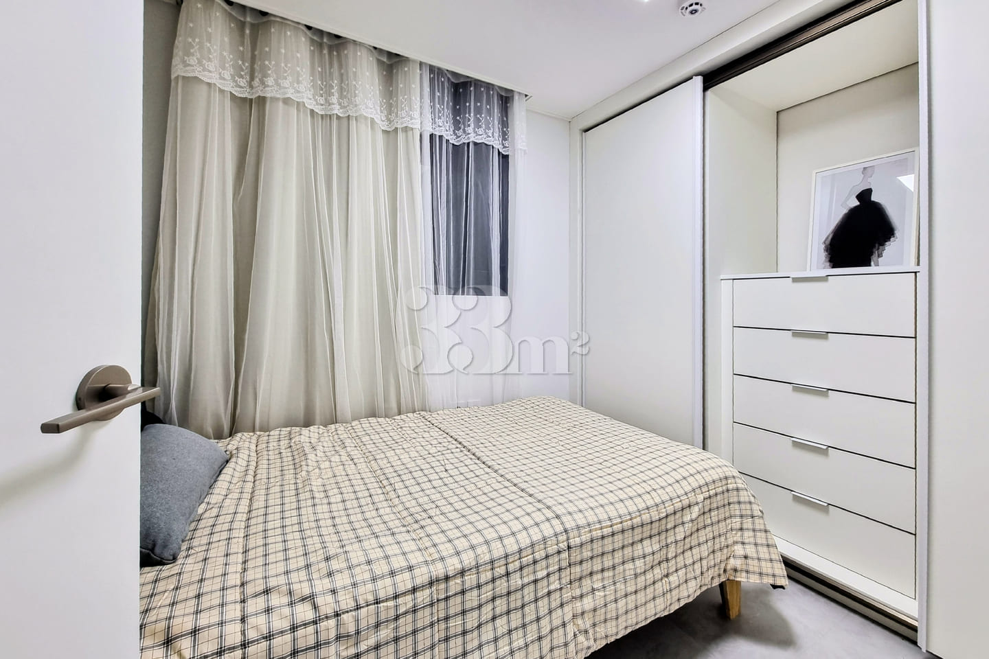 Sunny, fully furnished unit 5th image