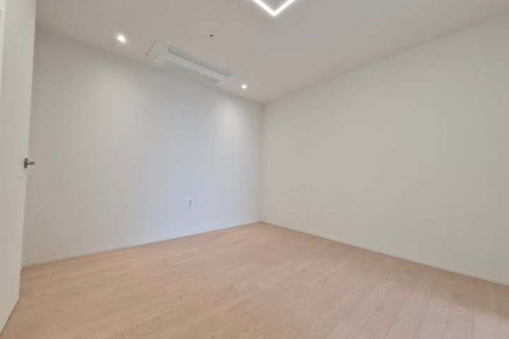 Large, newly built apartment near Bucheon Sta 5th image