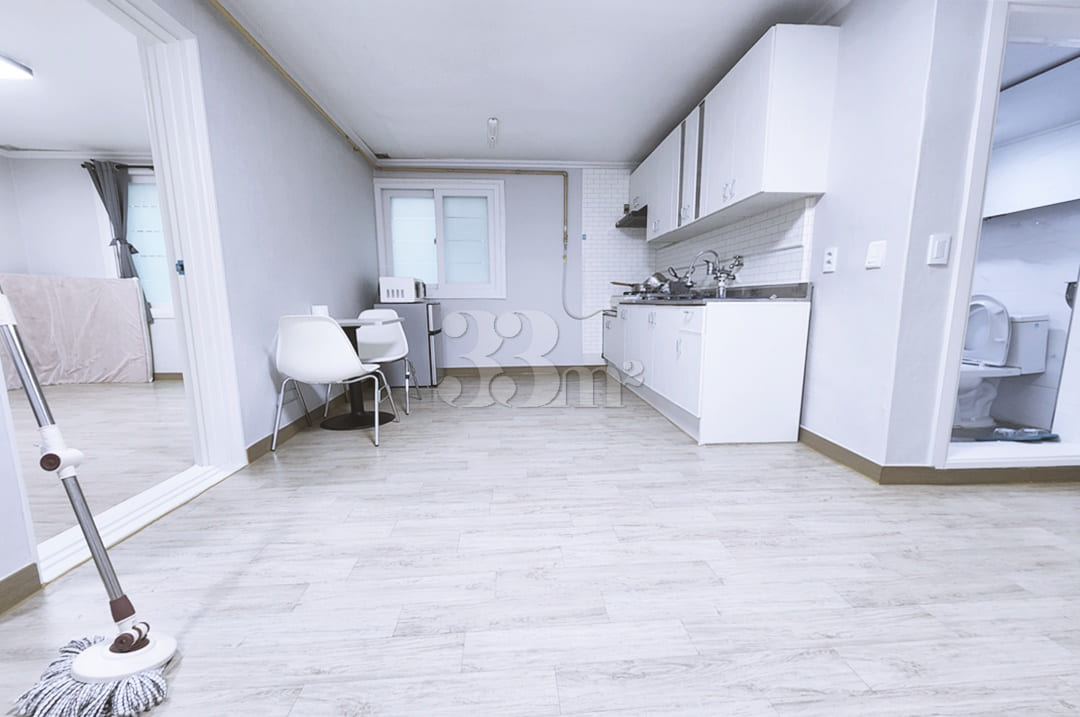 Fully furnished two-room unit, 5 minutes from 6th image