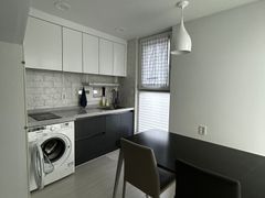 Private house within walking distance of Hyeo 17th image