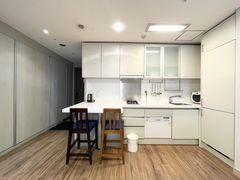 Spacious studio apartment near Seodaemun Stat 3th image