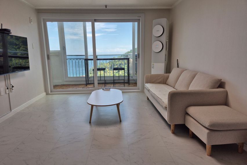 오션뷰 일출을 거실에서