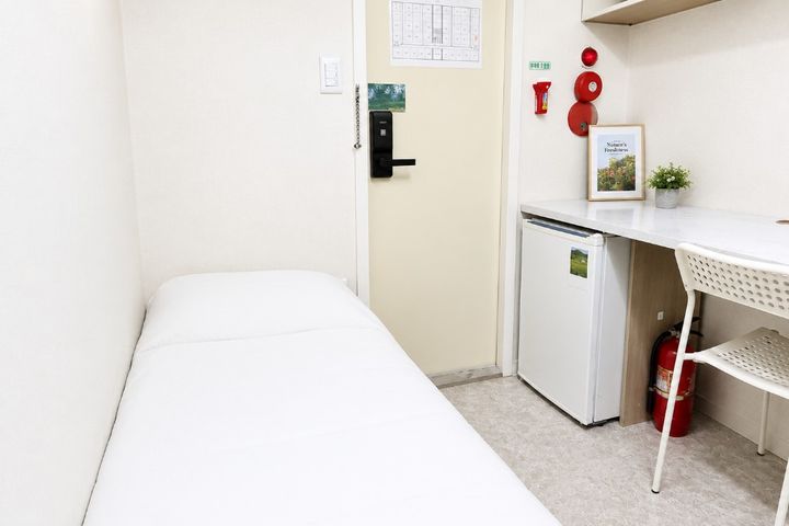 Compact studio with private bathroom 1th image