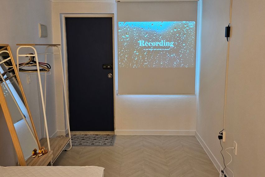 Moon 0번째 이미지