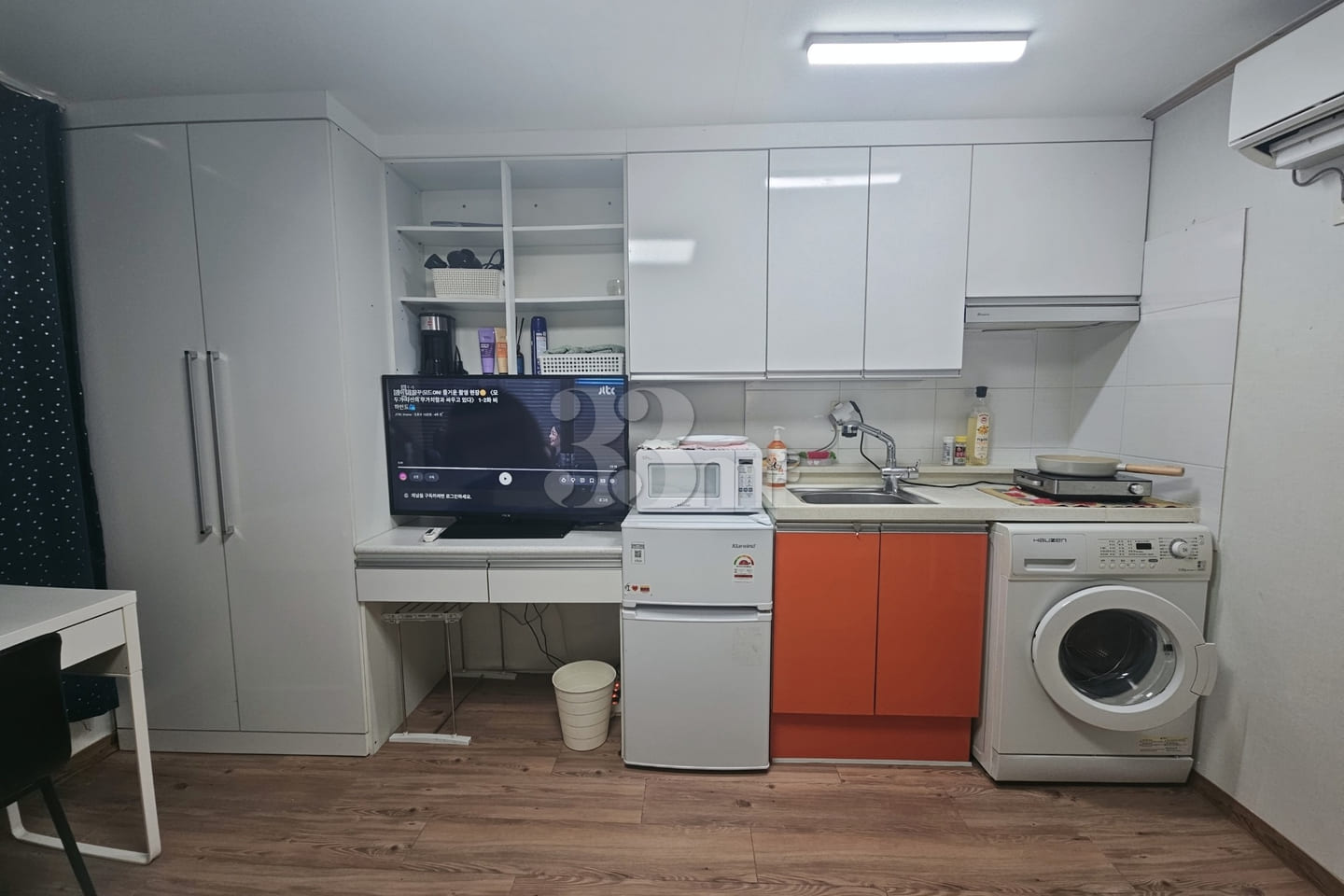 Clean and affordable studio apartment. 6th image