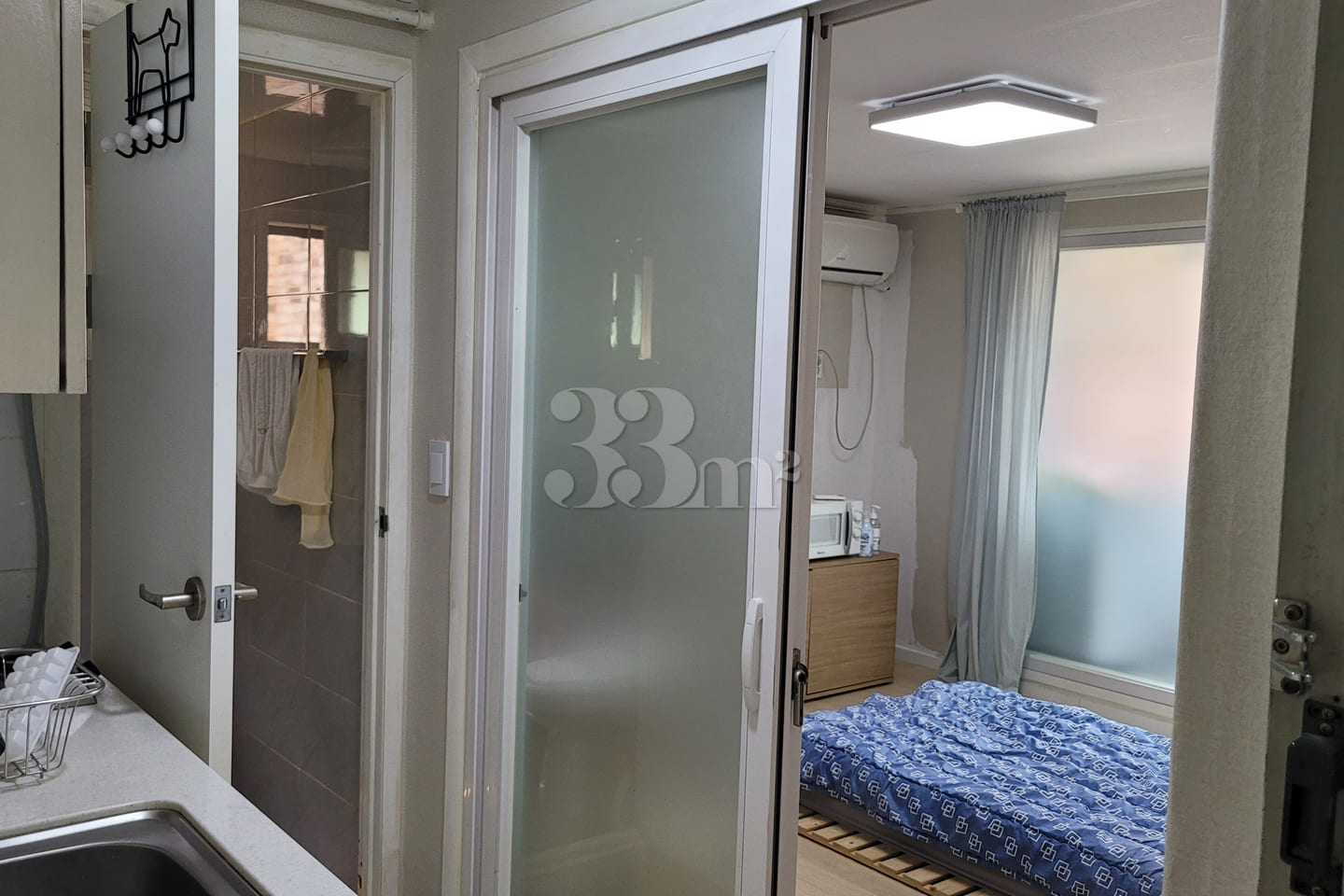Fully furnished luxury studio apartment near  8th image