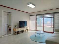 Spacious, Great-Value 2-Room Unit (Sleeps 3) 6th image
