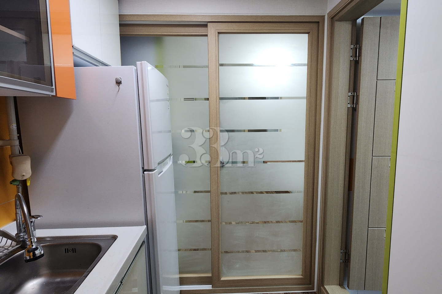Studio apartment with a separate kitchen near 10th image