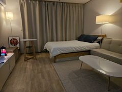 5 minutes from Gasan Station. Room with a ter 3th image