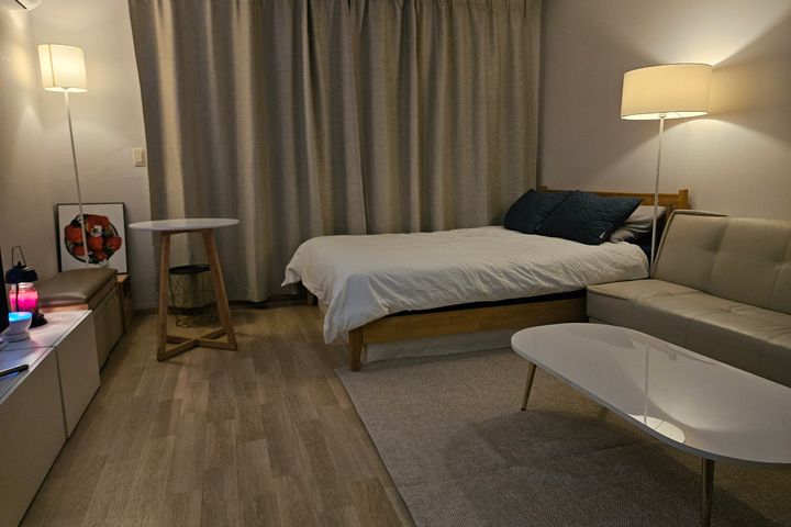 5 minutes from Gasan Station. Room with a ter 3th image