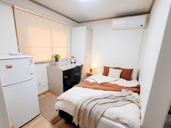 Fully-equipped room with a dryer 1th image