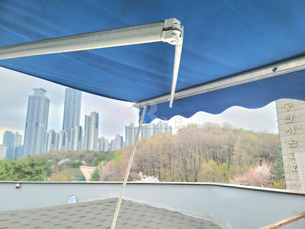 A comfortable home on the rooftop 5th image