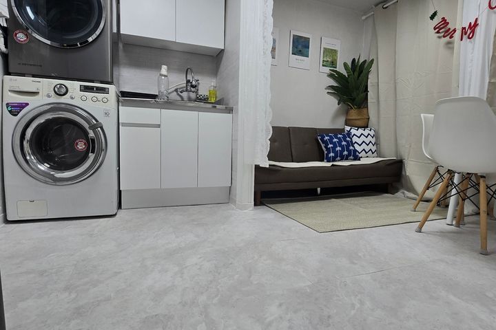 Hongdae Station 1.5 Room 102 4th image