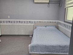 Two-room unit (No. 106) with convenient trans 1th image