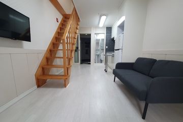 Clean, fully-furnished duplex with parking