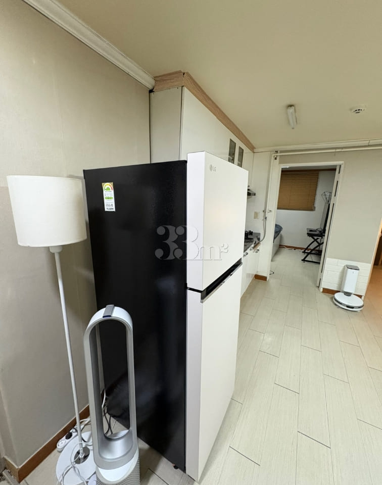 Spacious 2-room unit | Fully furnished | Park 2th image