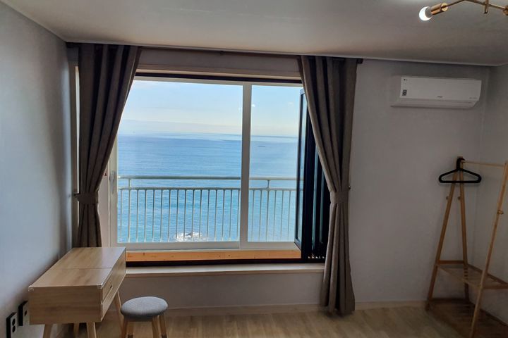 Sunrise Ocean View Apartment 2th image