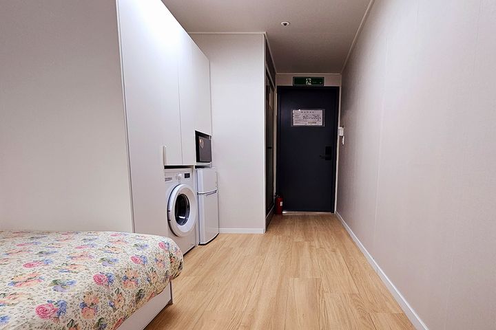 New Luxury Fully Furnished Unit 309 1th image