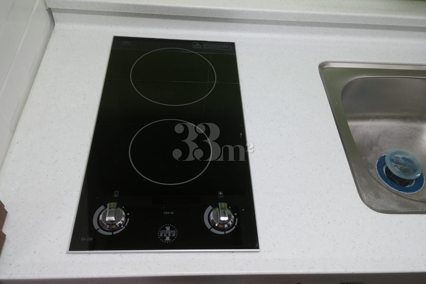 Two rooms, separate cooking and laundry facil 5th image
