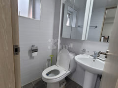 Studio apartment within walking distance of J 4th image
