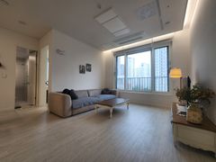 Brand-new, spacious two-room unit; parking av 1th image