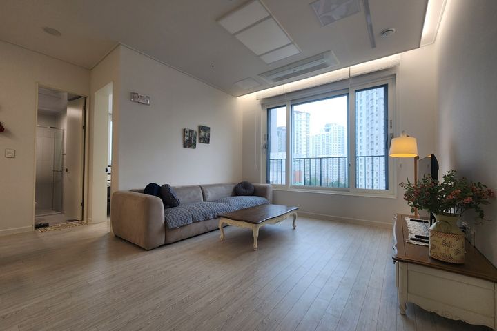 Brand-new, spacious two-room unit; parking av 1th image