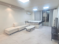 Spacious studio, 5 minutes from Seolleung Sta 0th image