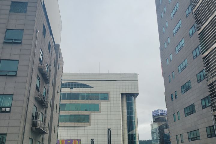 🤵Sinchon Station Area High-Rise with a View 16th image