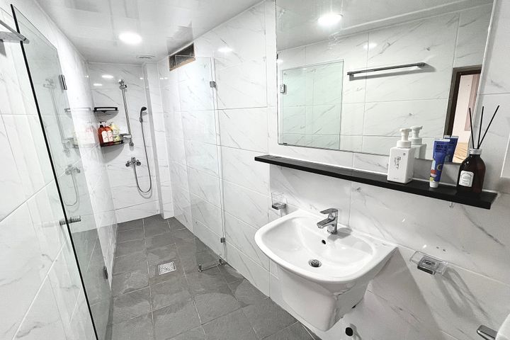 Kongkong House: A Stylish Private House 8th image