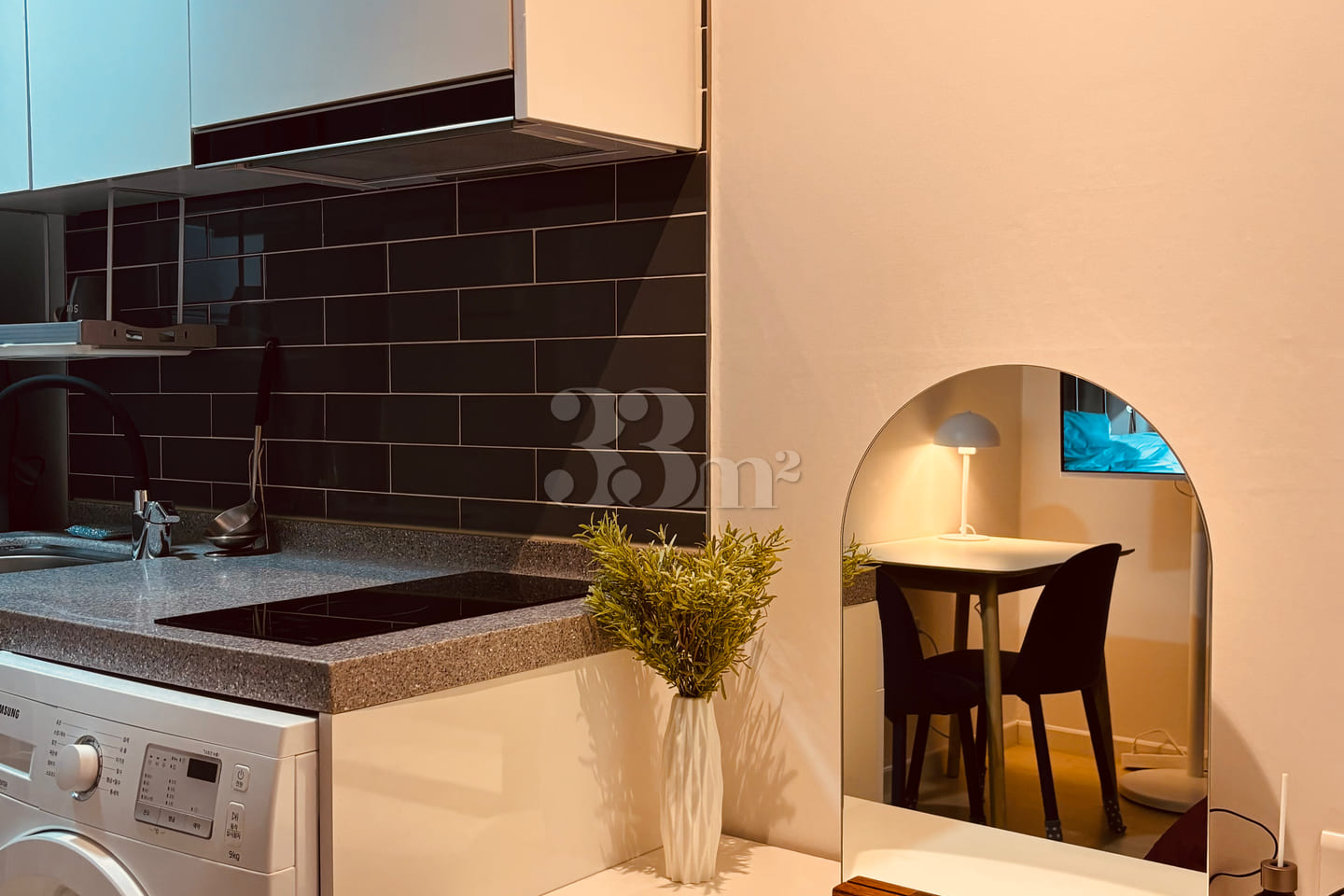 New 3-story studio apartment, 3 minutes from  8th image