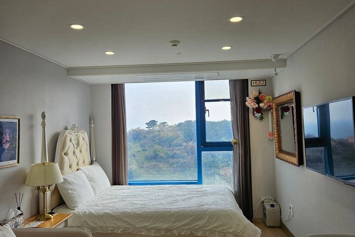 Sunny room in Seogwipo 1th image
