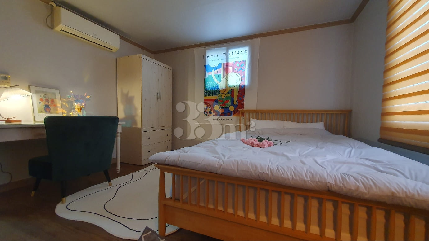 JJ Room 13th image
