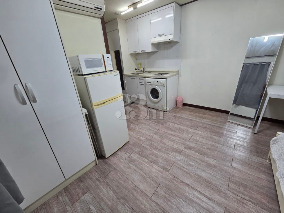 Quiet and convenient room. 7th image