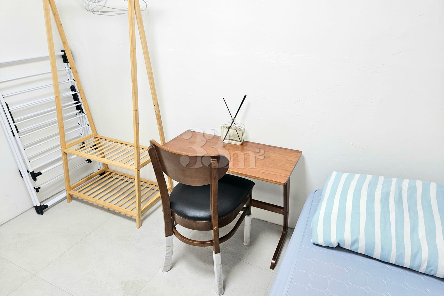 Clean studio apartment in a triple station ar 2th image