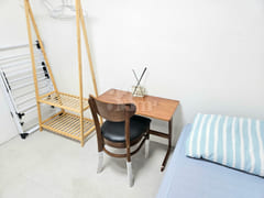 Clean studio apartment in a triple station ar 2th image
