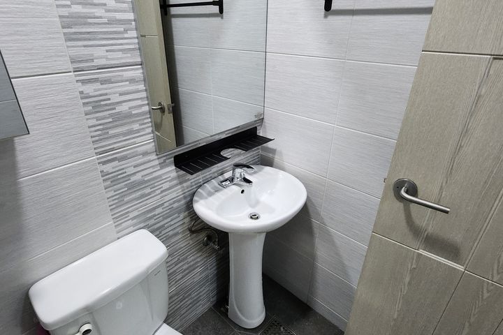 Clean, safe, and for single-person use. 1th image