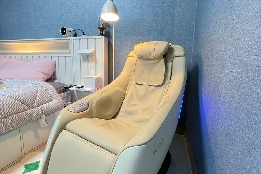 Room 105 / Spacious Room / Long-term Room 5th image