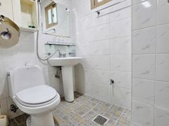 Fully furnished studio apartment near City Ha 7th image
