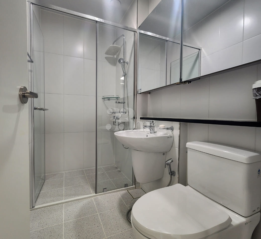 Apartment-style layout: 2 bathrooms 17th image