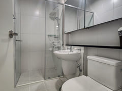 Apartment-style layout: 2 bathrooms 17th image