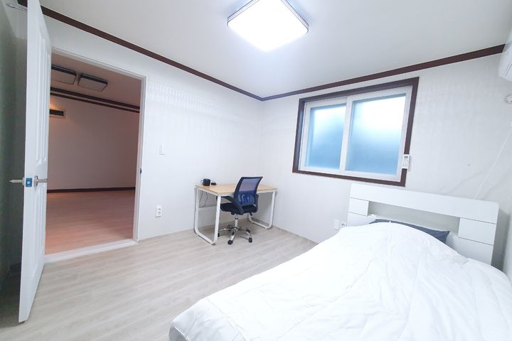 #59 A really big three-room apartment 6th image