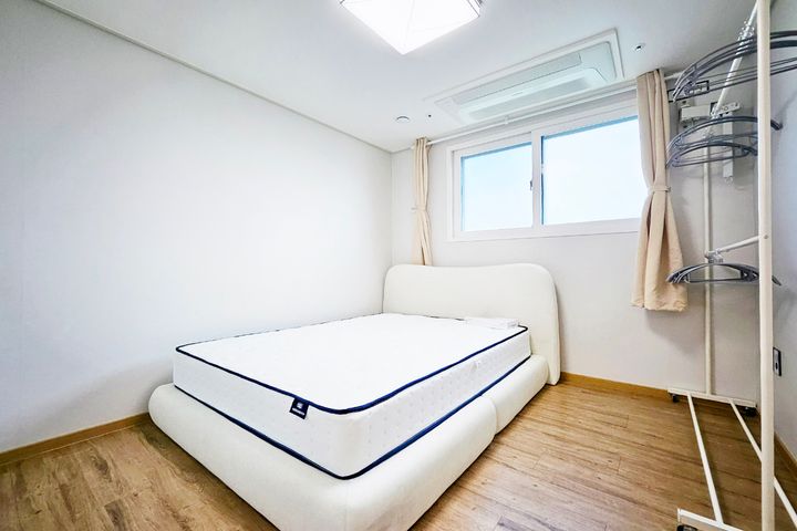 Fully furnished short-term rental 83 15th image