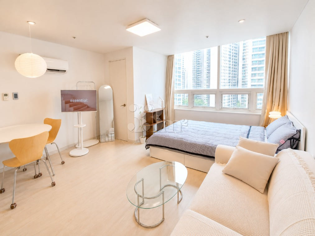 Jamsil Saenae – fully renovated and spotless. 5th image
