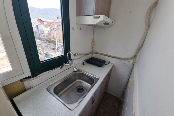 Jinhae Cherry Blossoms / Vacant Studio Apartm 4th image