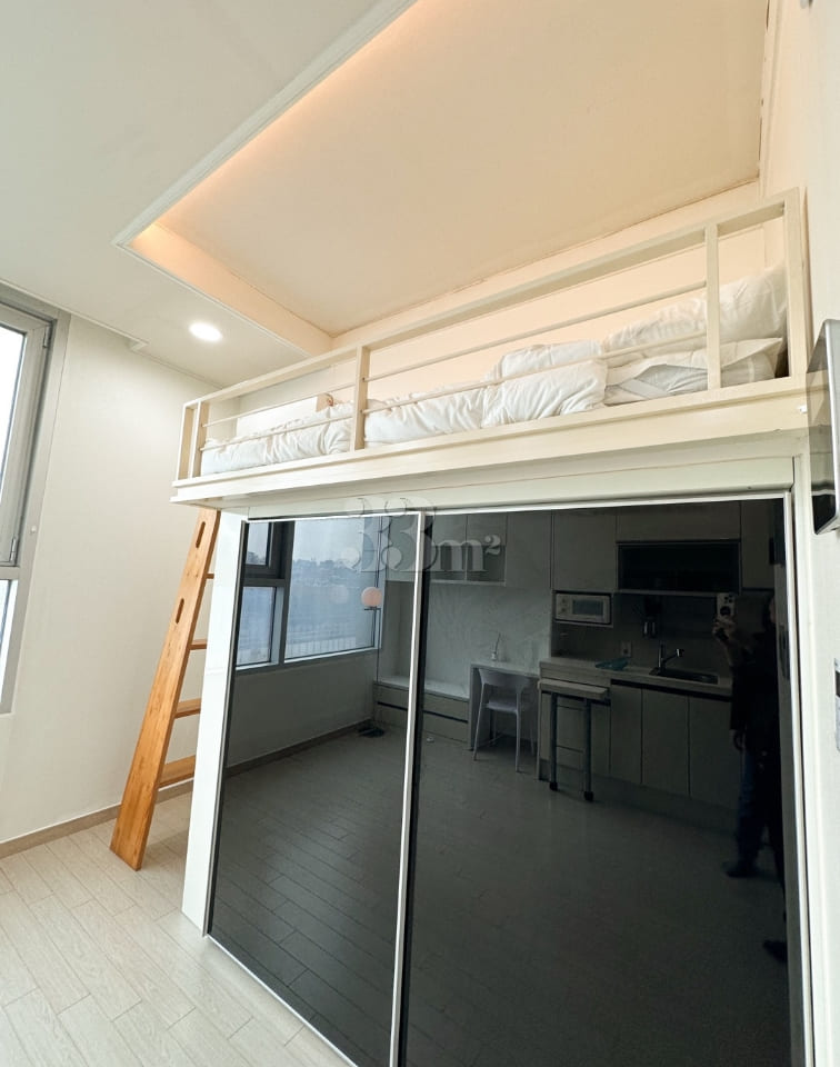 5 minutes from Sindaebang Station; park and f 3th image