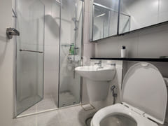 Apartment-style layout: 2 bathrooms 18th image
