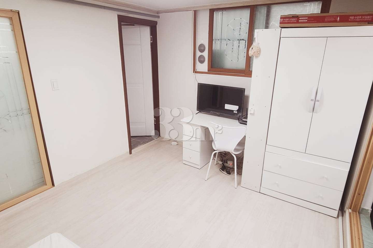 Fully-furnished Studio with Parking (Unit 3) 1th image